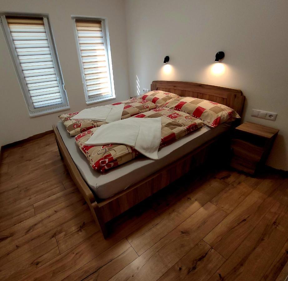 Zea Apartmanhaz Apartment Balatonfenyves Luaran gambar