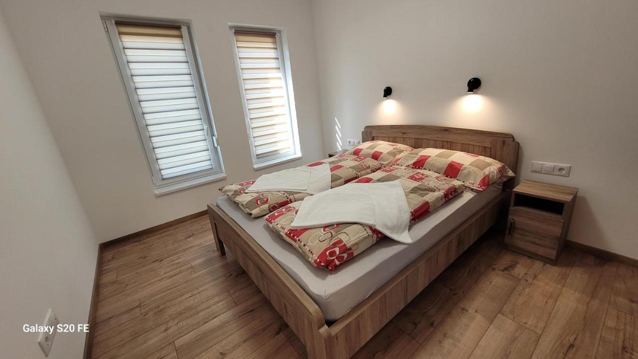 Zea Apartmanhaz Apartment Balatonfenyves Luaran gambar