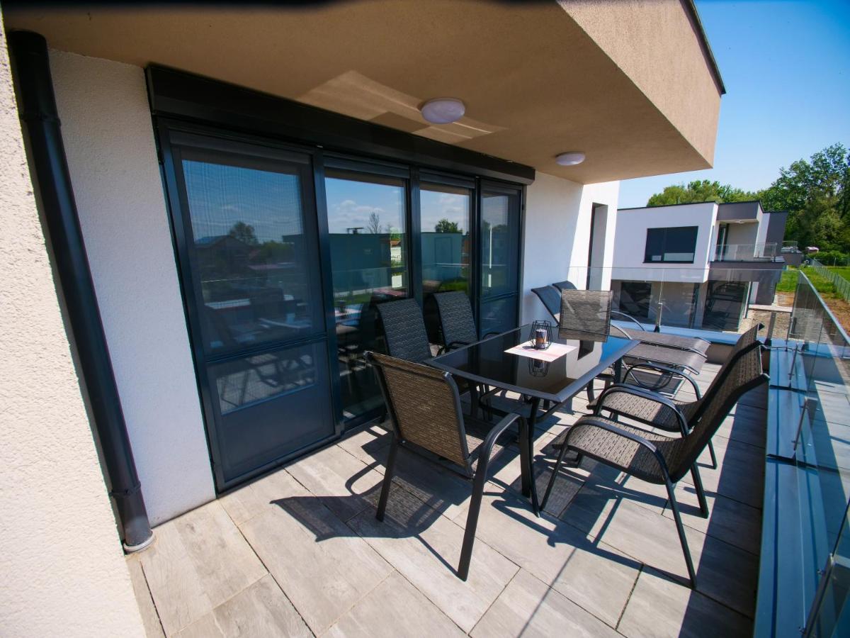 Zea Apartmanhaz Apartment Balatonfenyves Luaran gambar