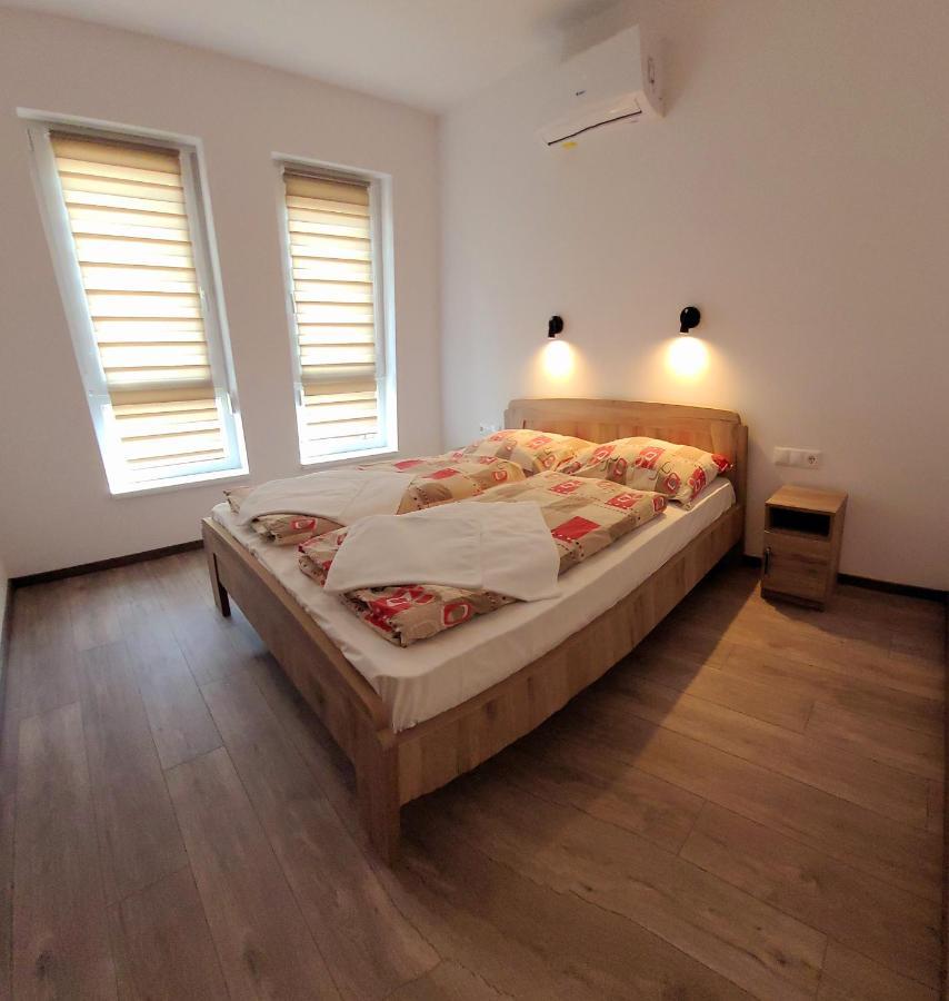 Zea Apartmanhaz Apartment Balatonfenyves Luaran gambar
