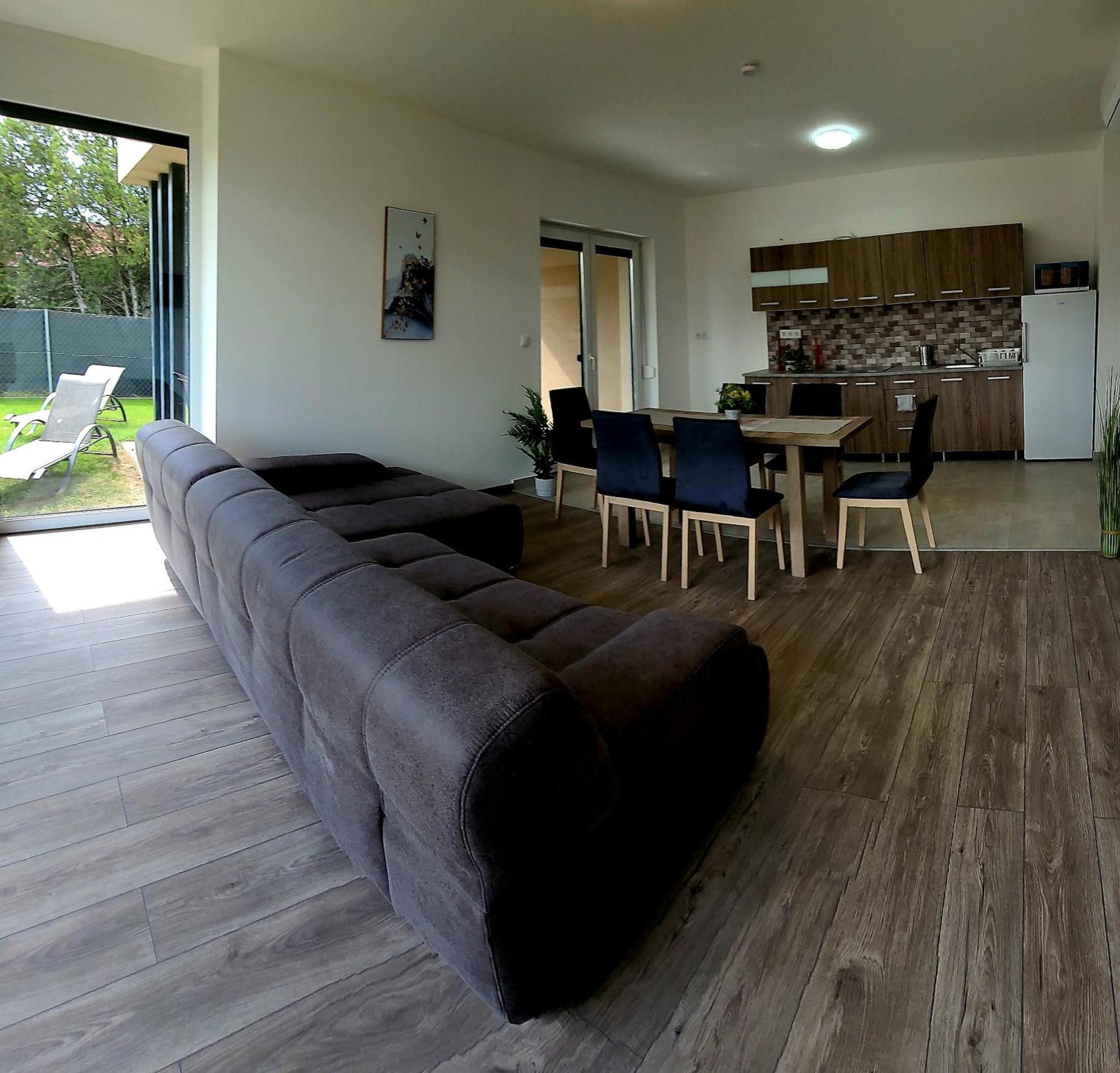 Zea Apartmanhaz Apartment Balatonfenyves Luaran gambar